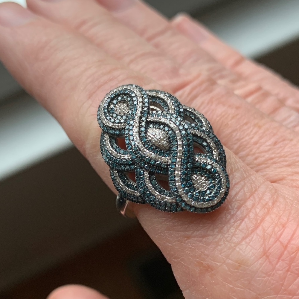 Elegant Silver and Blue Women's Ring